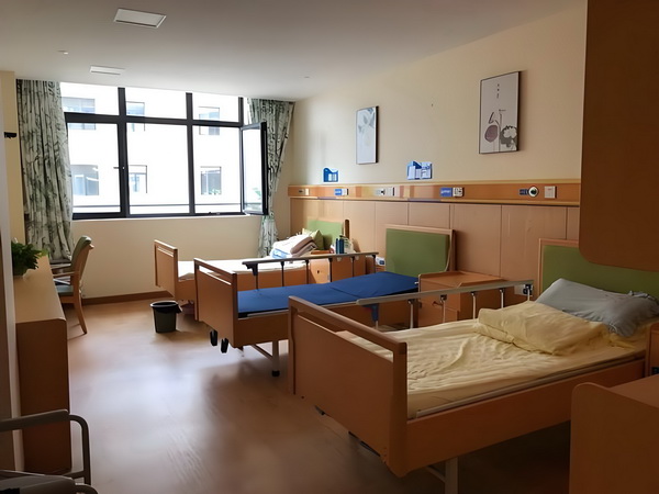 泰国还没真正出手，洪森就呼吁冷静